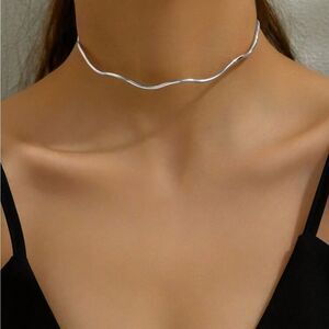 Minimalist Wavy Elegant Silver Choker Necklace